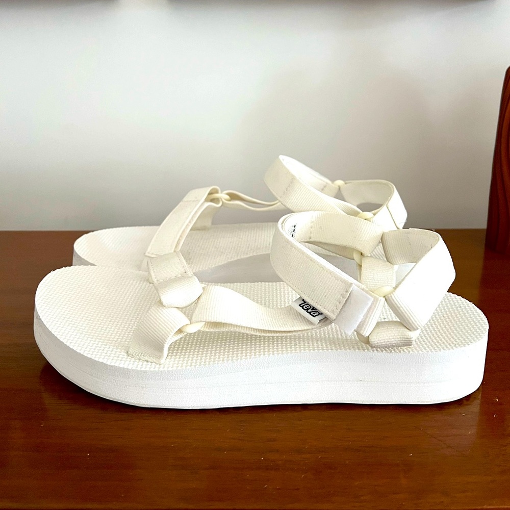 Teva - 11 - White Midform Universal Sandal